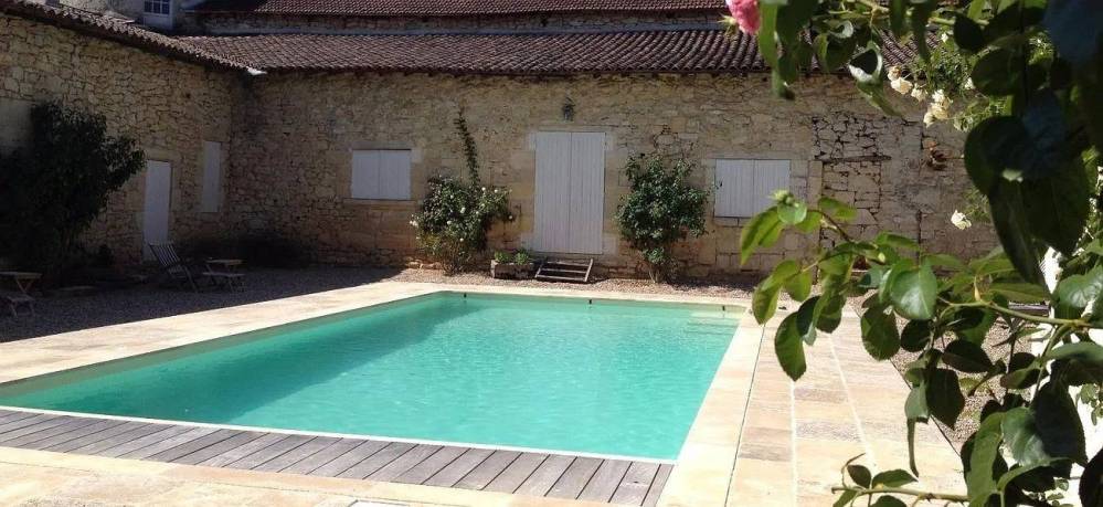 Piscine traditionnelle près de Saint-Selve